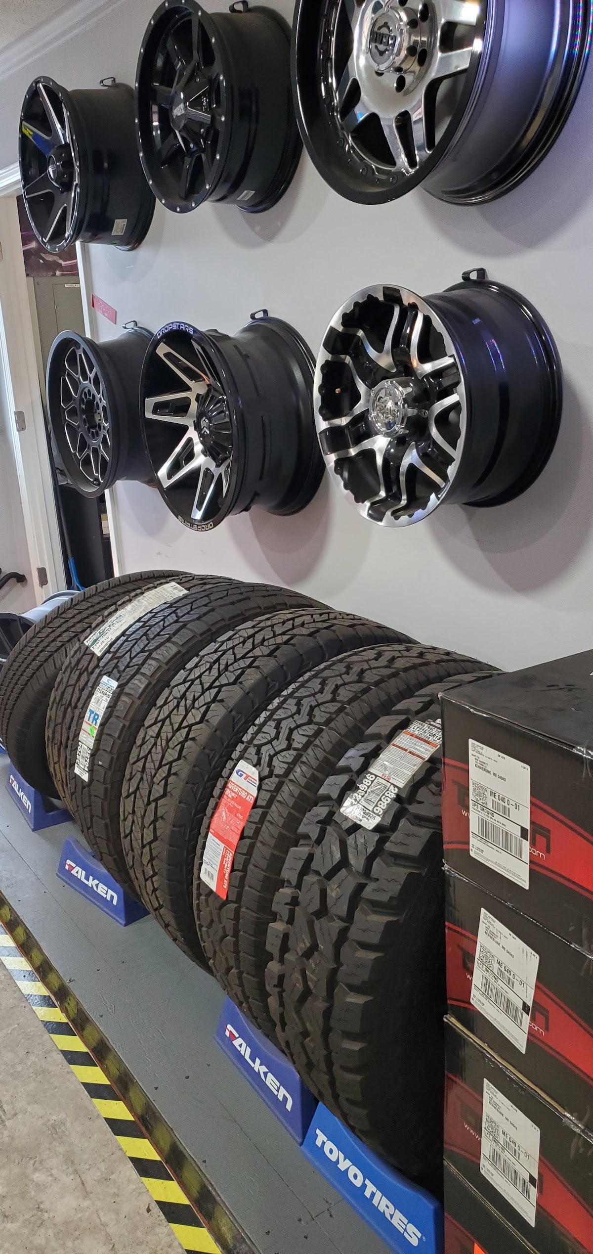 Tire alignment bay